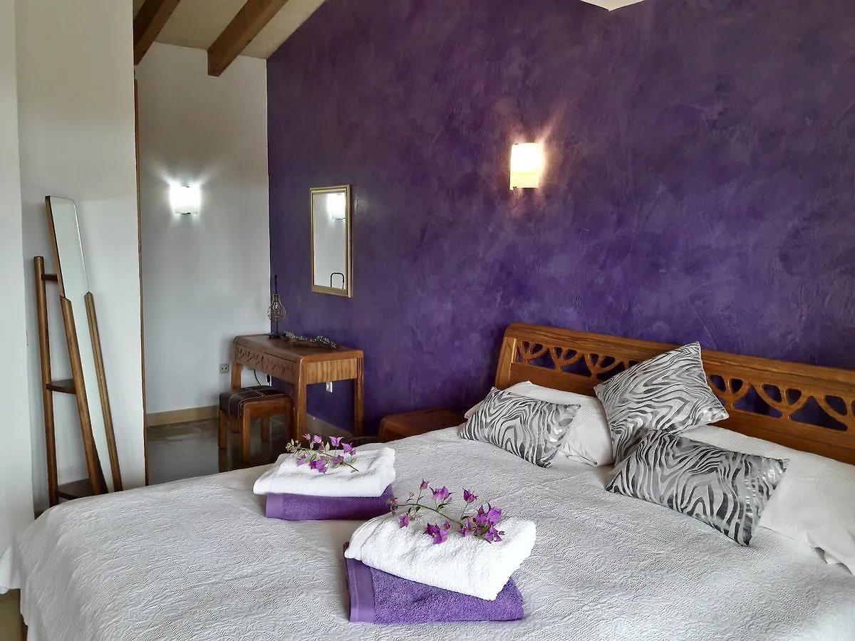 Finca Can Canti Bed & Breakfast Artá